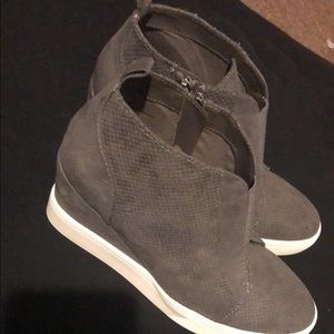 Grey and white Mia wedges